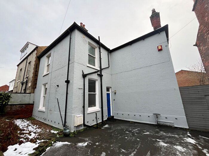 4 Bedroom Property To Rent In Victoria Road, Hyde Park, Leeds, LS6