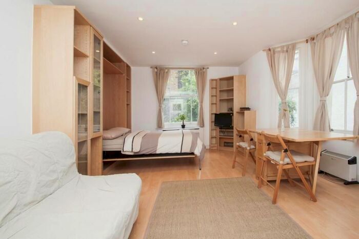 Studio To Rent In Belgrave Road, Pimlico, London, SW1V