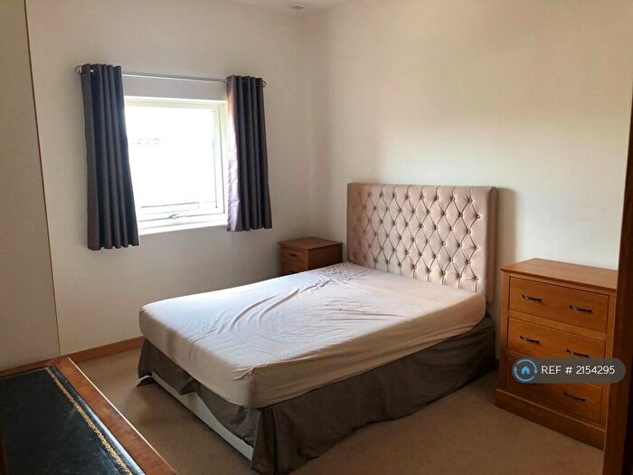 2 Bedroom Flat To Rent In Saxton Close, Grays, RM17