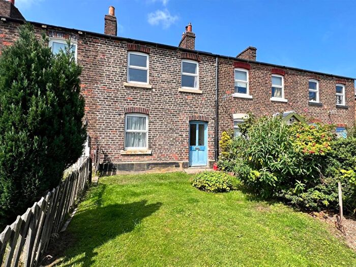 2 Bedroom Terraced House For Sale In Londesborough Road, Scarborough, YO12