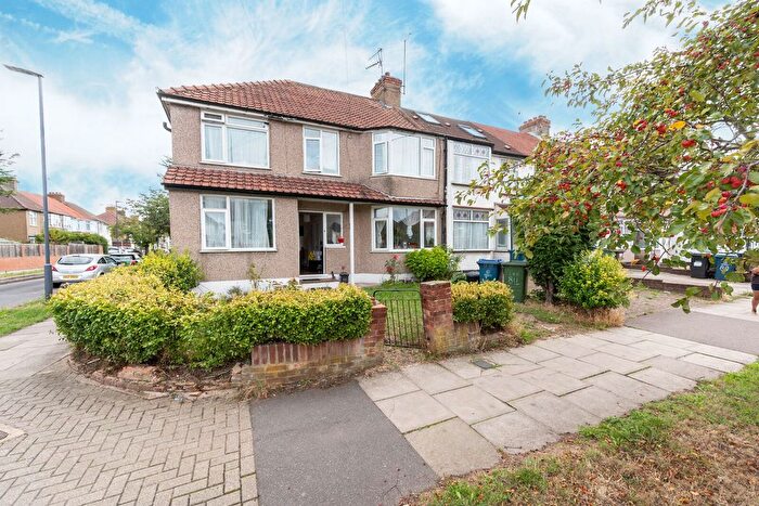 2 Bedroom Maisonette To Rent In Roxeth Green Avenue, Harrow, HA2