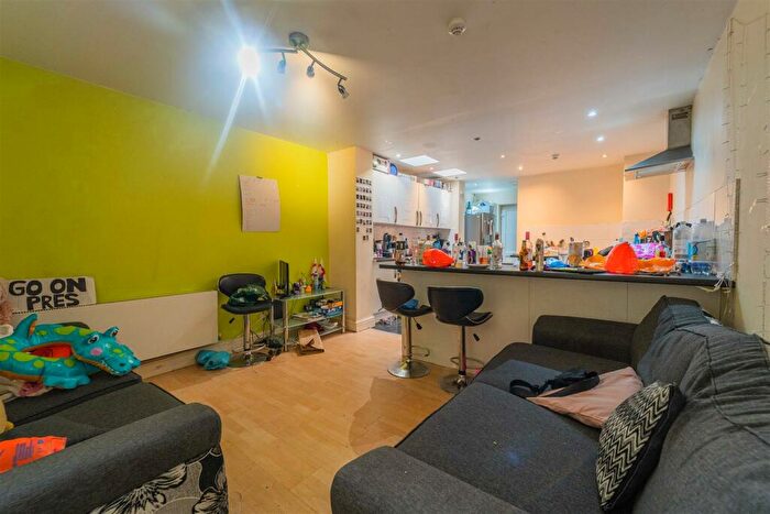 6 Bedroom House To Rent In Heeley Road, Birmingham, B29