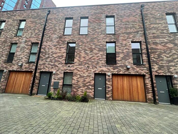 3 Bedroom Town House To Rent In Lockgate Mews, Ancoats, Manchester, M4