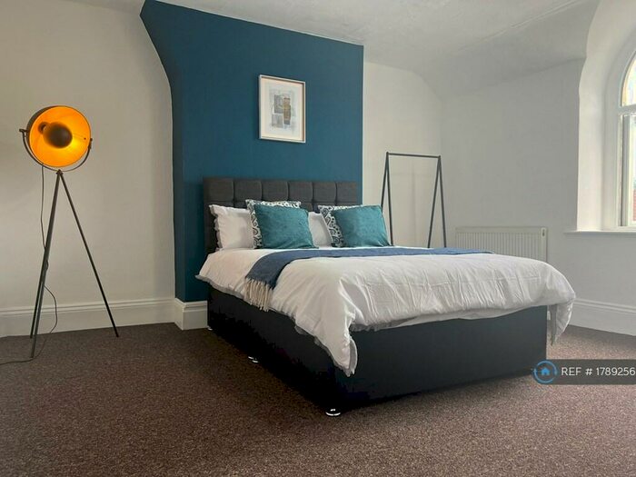 4 Bedroom Maisonette To Rent In Two Mile Hill Road, Bristol, BS15