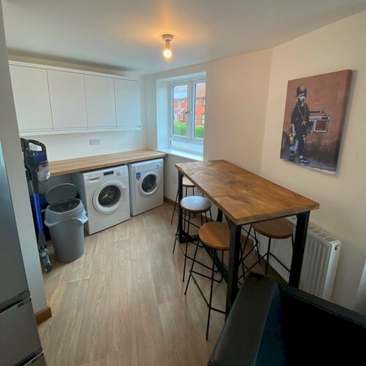 5 Bedroom Flat To Rent In Melton Crescent, Horfield, Bristol, BS7