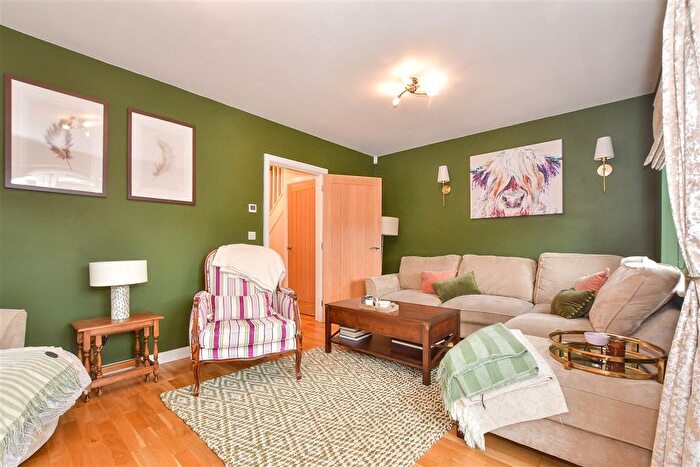 3 Bedroom End Terrace House For Sale In Old School Place, Headcorn, Kent, TN27