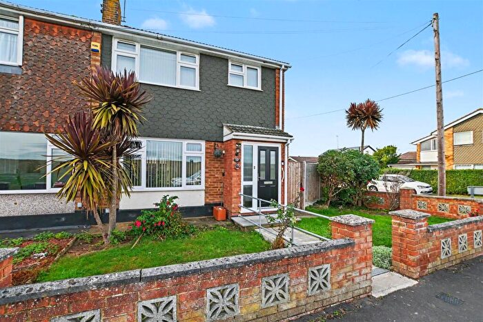 3 Bedroom Semi Detached House For Sale In Smallgains Avenue, Canvey Island, SS8