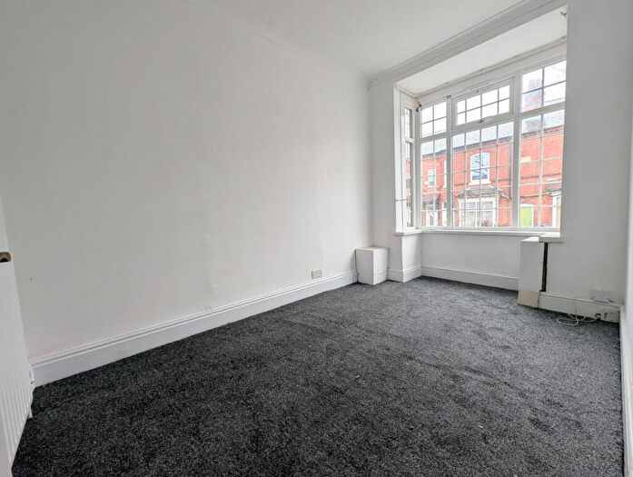 3 Bedroom Apartment To Rent In Lea House Road, Stirchley, B30