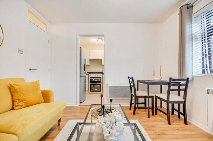 1 Bedroom Maisonette For Sale In Belvawney Close, Chelmsford, CM1
