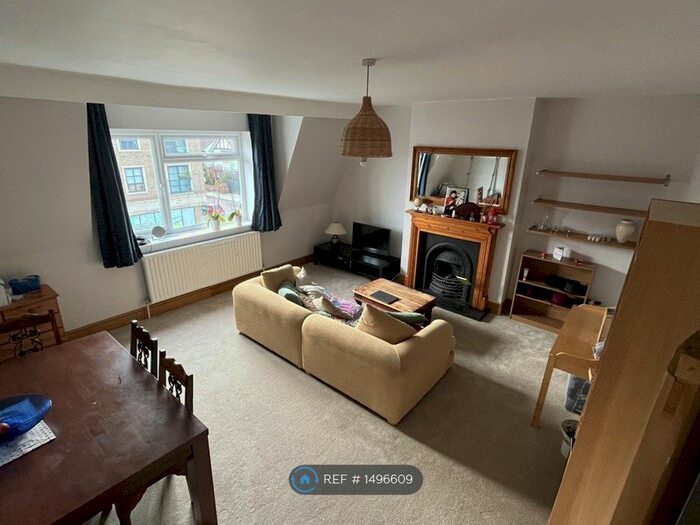 2 Bedroom Flat To Rent In Heath Road, Twickenham, TW1