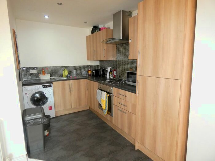 3 Bedroom Flat To Rent In Fifth Avenue, Heaton, Newcastle Upon Tyne, NE6