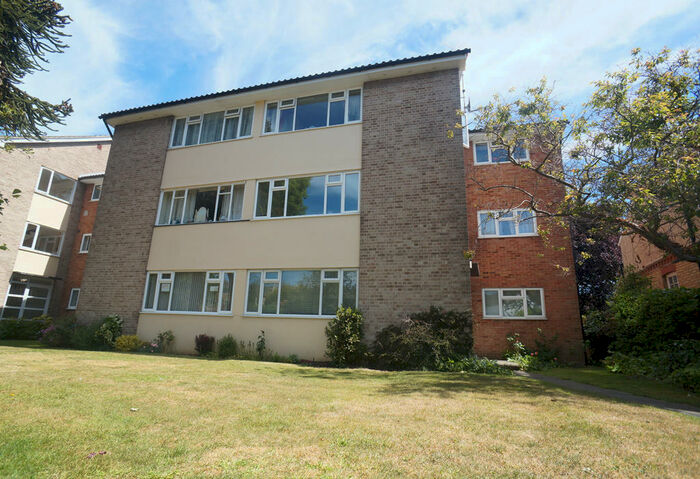 2 Bedroom Flat To Rent In Embassy Court, Lansdown Road, Sidcup, Kent, DA14