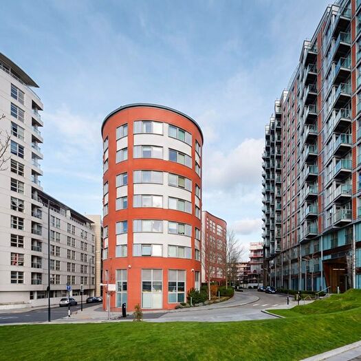 3 Bedroom Flat For Sale In Flat, Blackwall Way, London, E14