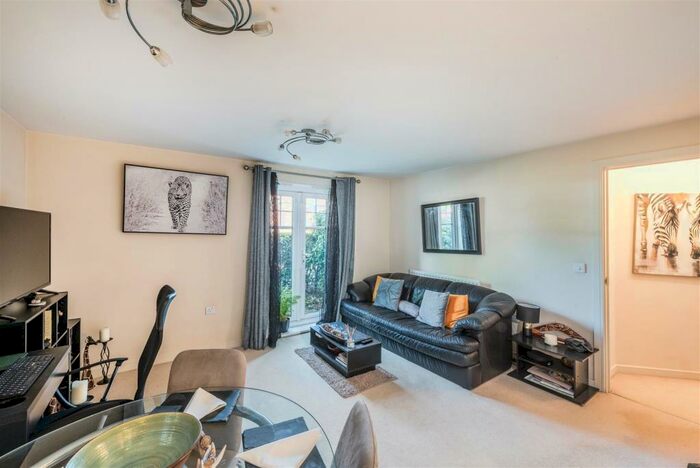 1 Bedroom Flat To Rent In Yenston Close, Morden, SM4
