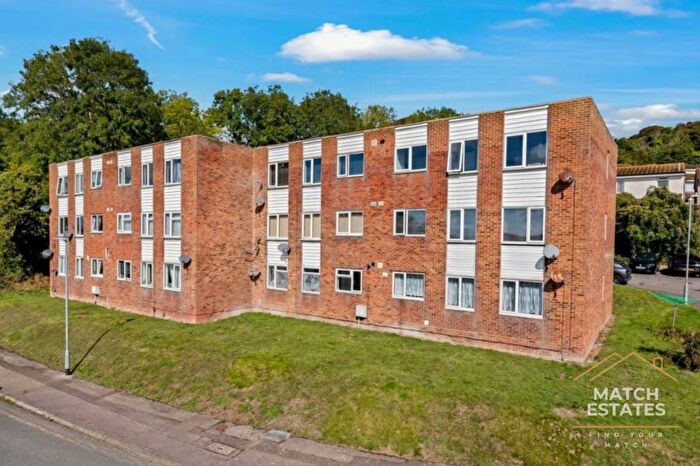 2 Bedroom Apartment For Sale In Holywell Avenue, Folkestone, Kent, CT19
