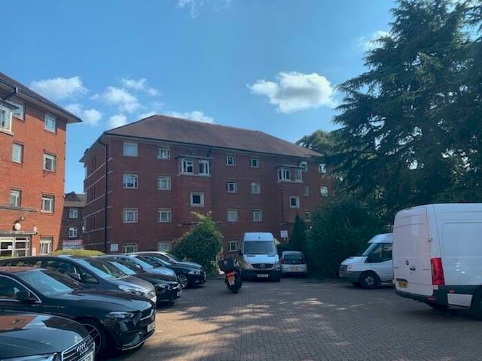 1 Bedroom Flat To Rent In Bourneside Crescent, Southgate, London, N14