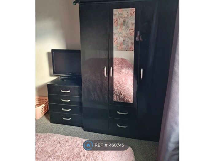 2 Bedroom Flat To Rent In Page House, York, NN13