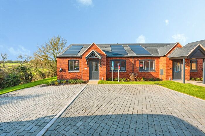 2 Bedroom Semi-detached Bungalow For Sale In Weavers Grange, Bozeat, Wellingborough, NN29