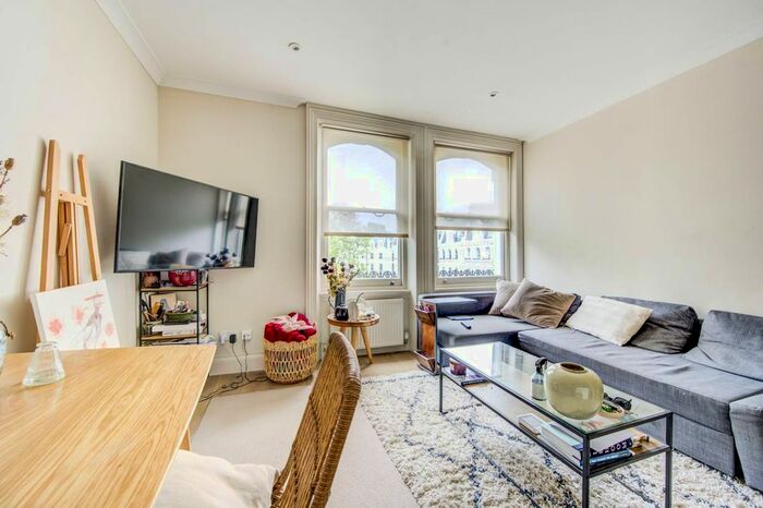 3 Bedroom Flat To Rent In Redcliffe Square, Chelsea, London, SW10