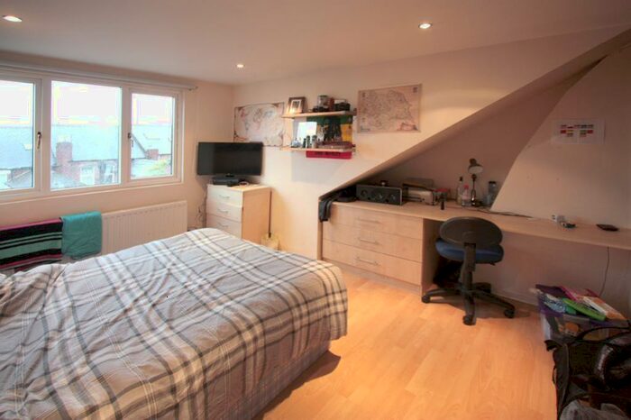 5 Bedroom Maisonette To Rent In Grosvenor Gardens, Newcastle Upon Tyne, NE2