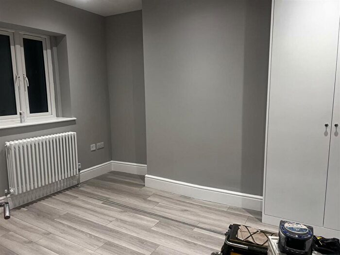 3 Bedroom Flat To Rent In Champion Road, London, SE26