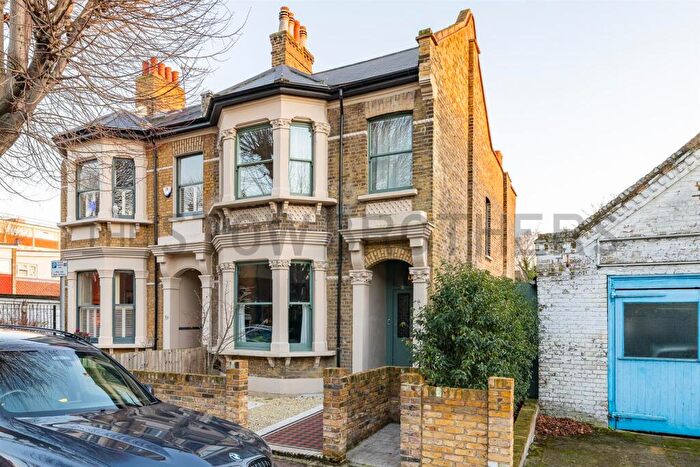 3 Bedroom House To Rent In Grosvenor Park Road, Walthamstow, E17