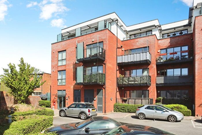 2 Bedroom Flat For Sale In Avebury Avenue, Tonbridge, Kent, TN9