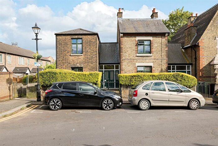 3 Bedroom House To Rent In Vestry Road, Walthamstow, E17