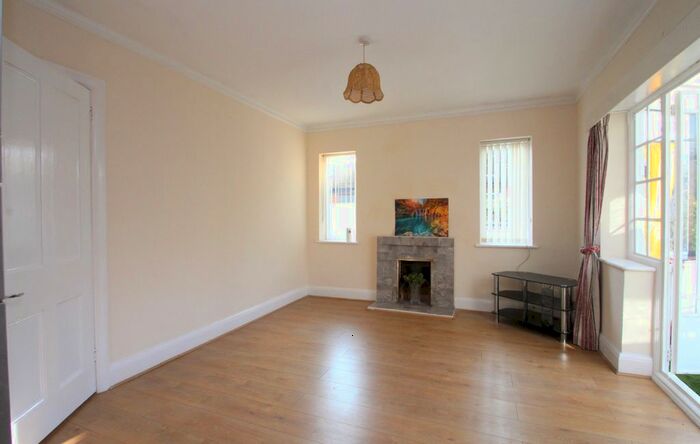 2 Bedroom Flat To Rent In Downview Road, Worthing, BN11