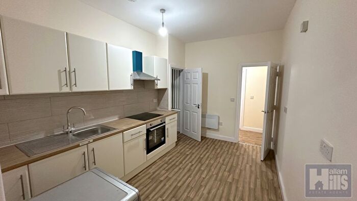 3 Bedroom Flat To Rent In Holme Lane, Sheffield, South Yorkshire, S6