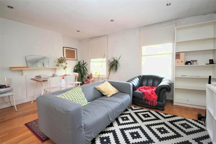 2 Bedroom Flat To Rent In Kingsland Road, Dalston, London, E8