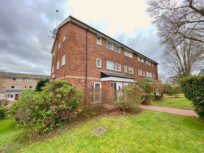 3 Bedroom Apartment To Rent In Hatfield Close, Maidenhead, SL6
