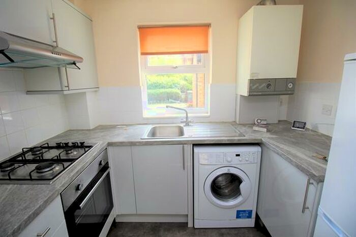 2 Bedroom Flat To Rent In Flat, Rothsay Road, MK40
