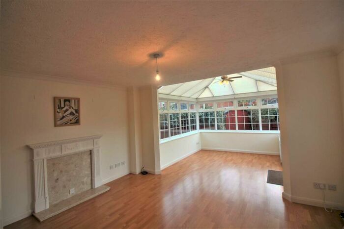 2 Bedroom Semi-Detached House To Rent In Lark Vale, Watemead, HP19