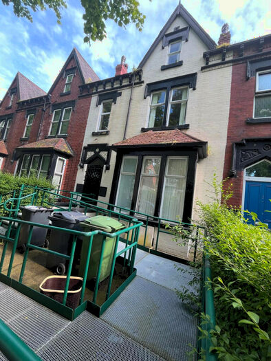 6 Bedroom Terraced House To Rent In Harehills Avenue, Leeds, West Yorkshire, LS8