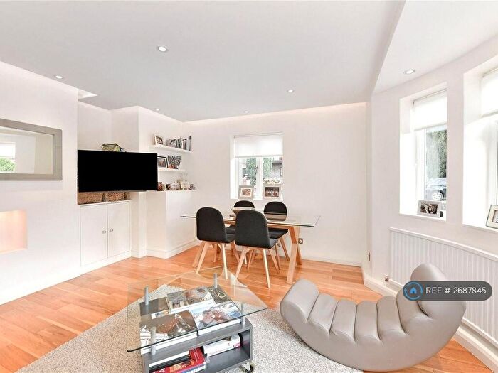 2 Bedroom Maisonette To Rent In East Lodge, London, N3