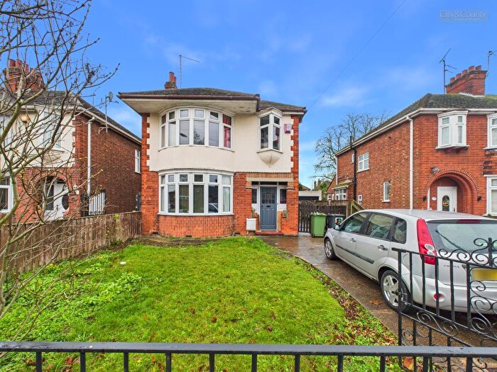 3 Bedroom Detached House For Sale In Dogsthorpe Road, Peterborough, PE1