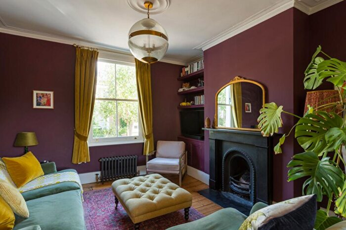 3 Bedroom End Of Terrace House For Sale In Isabella Road, London, E9