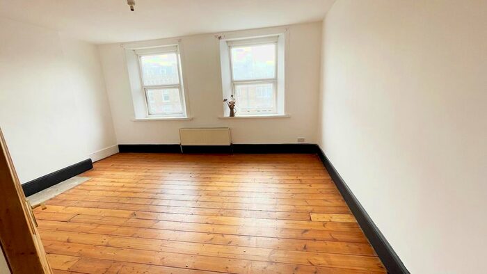 3 Bedroom Maisonette To Rent In Stoke Newington, High Street, London, N16