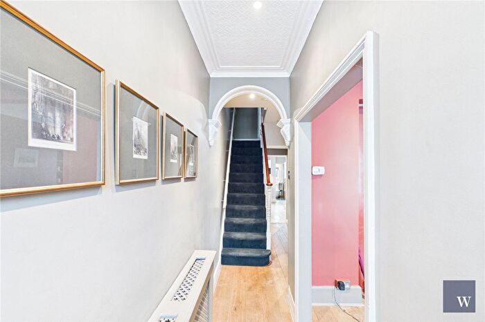 3 Bedroom Terraced House For Sale In Colmer Road, London, SW16