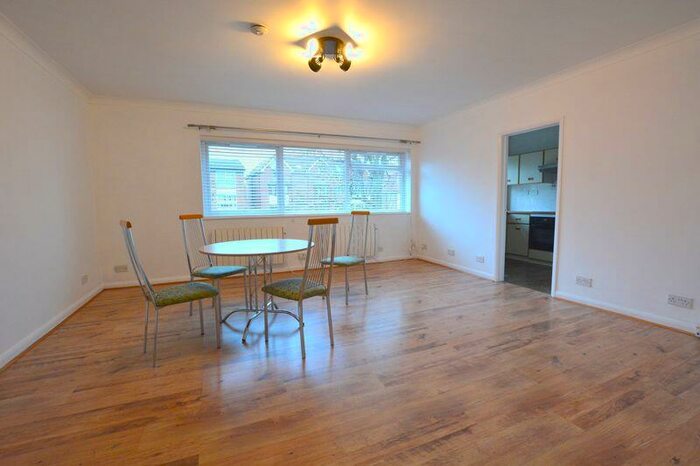 Flat To Rent In Kenton Road, Harrow, HA3
