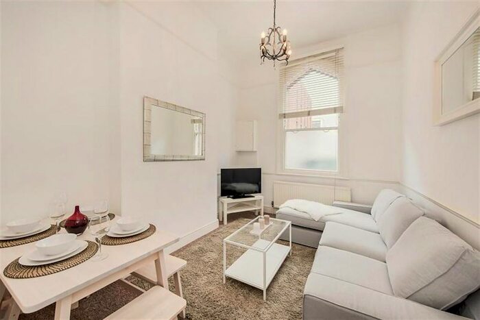 6 Bedroom Detached House To Rent In The Lodge, Clapham Old Town, SW4