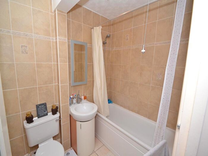 2 Bedroom Apartment To Rent In First Floor Flat St. Ursula Grove, Southsea, Hampshire, PO5