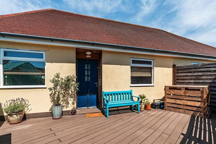 2 Bedroom Apartment For Sale In Elm Road, Leatherhead, KT22