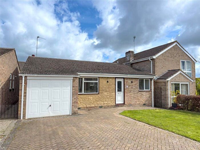 3 Bedroom Bungalow For Sale In Tarrant Avenue, Witney, Oxfordshire, OX28