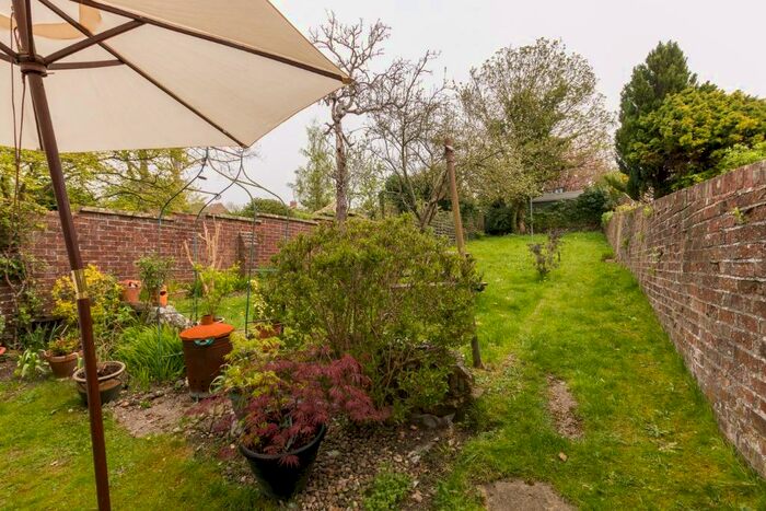 1 Bedroom Flat To Rent In High Street, Hungerford, RG17