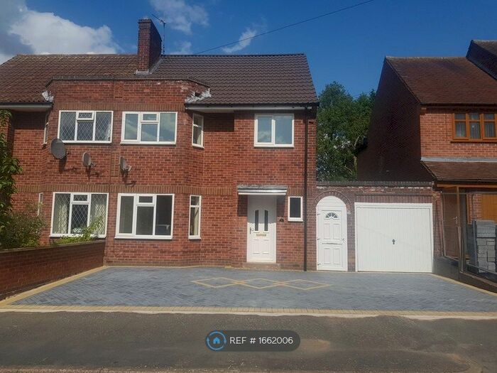 3 Bedroom Semi-Detached House To Rent In Glen Way, Oadby, Leicester, LE2