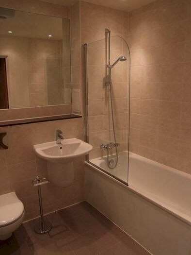 2 Bedroom Flat To Rent In Queen Mary Avenue, E18