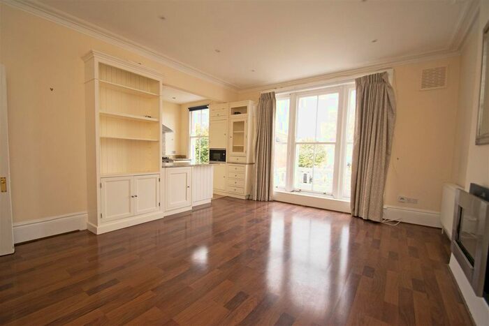 1 Bedroom Flat To Rent In The Barons, St Margarets, Twickenham, TW1