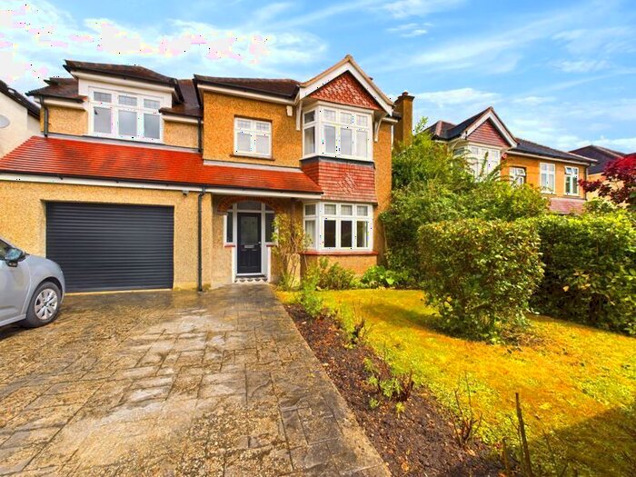 4 Bedroom Detached House To Rent In Court Road, Caterham, CR3